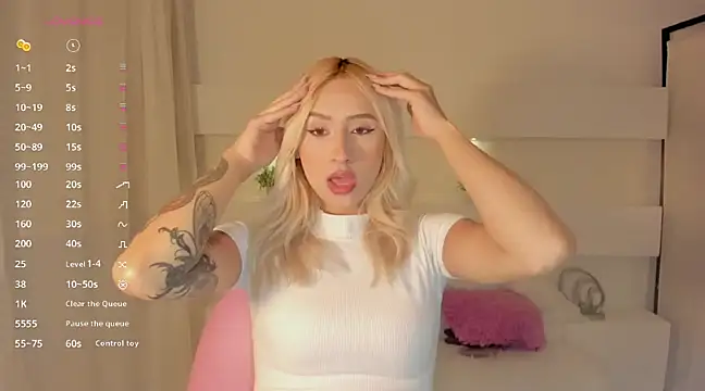 Snapshot of AshleyRoys chatting on 01-14-25, 03:04 AshleyRoys online show from 01-14-25, 03:04