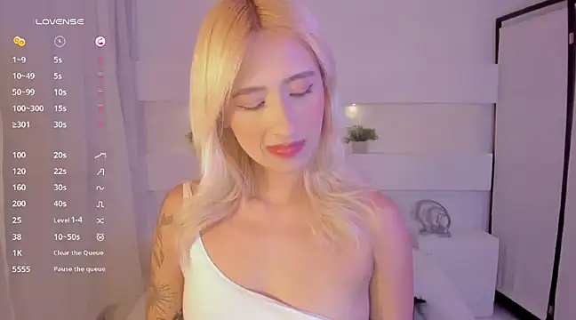 Snapshot of AshleyRoys chatting on 02-03-25, 07:52 AshleyRoys online show from 02-03-25, 07:52