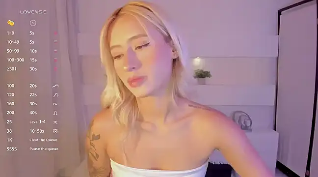 Snapshot of AshleyRoys chatting on 02-04-25, 03:36 AshleyRoys online show from 02-04-25, 03:36