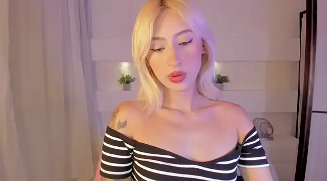 Snapshot of AshleyRoys chatting on 02-06-25, 03:20 AshleyRoys online show from 02-06-25, 03:20