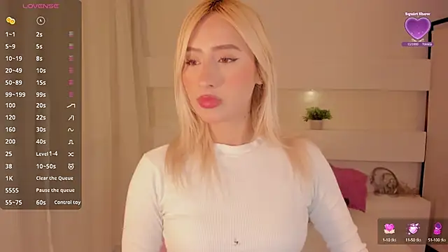 Snapshot of AshleyRoys chatting on 02-23-25, 03:29 AshleyRoys online show from 02-23-25, 03:29