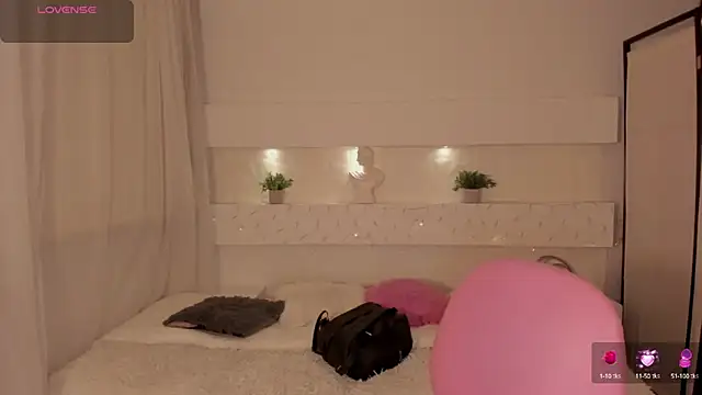 Snapshot of AshleyRoys chatting on 03-15-25, 07:48 AshleyRoys online show from 03-15-25, 07:48