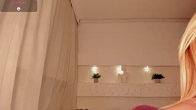 Snapshot of AshleyRoys chatting on 03-15-25, 10:55 AshleyRoys online show from 03-15-25, 10:55