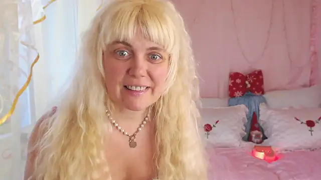 Snapshot of SunnySylvia chatting on 12-31-24, 12:46 SunnySylvia online show from 12-31-24, 12:46