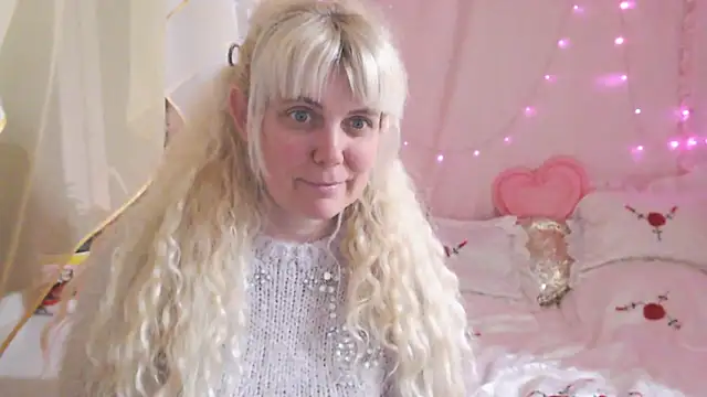 SunnySylvia online show from 03-18-26, 06:44