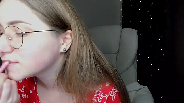 Snapshot of SeasonalSomeone chatting on 12-27-24, 01:18 SeasonalSomeone online show from 12-27-24, 01:18