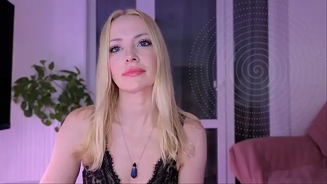 Snapshot of BowToYourWeakness chatting on 12-05-25, 07:21 BowToYourWeakness online show from 12-05-25, 07:21