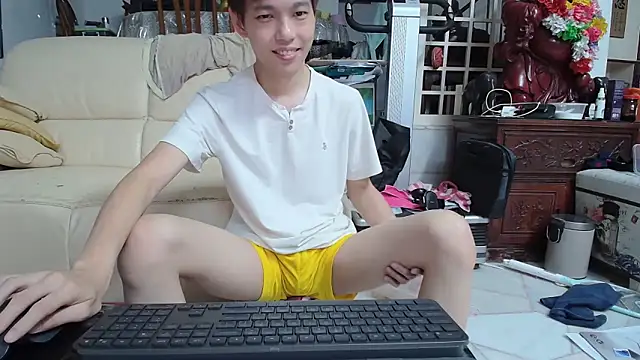 Snapshot of andrewooi chatting on 12-15-24, 12:06 andrewooi online show from 12-15-24, 12:06