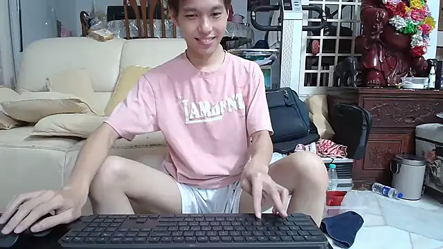 Snapshot of andrewooi chatting on 12-28-24, 04:41 andrewooi online show from 12-28-24, 04:41