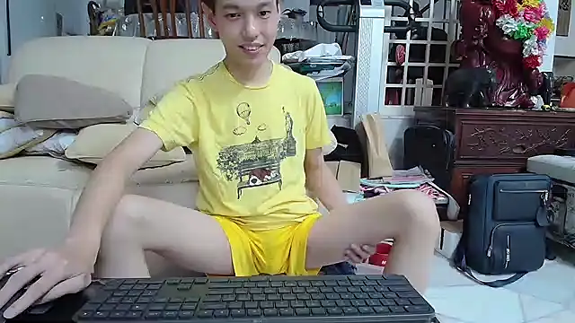 Snapshot of andrewooi chatting on 01-18-25, 12:26 andrewooi online show from 01-18-25, 12:26