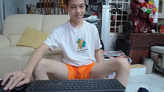 Snapshot of andrewooi chatting on 01-20-25, 02:46 andrewooi online show from 01-20-25, 02:46