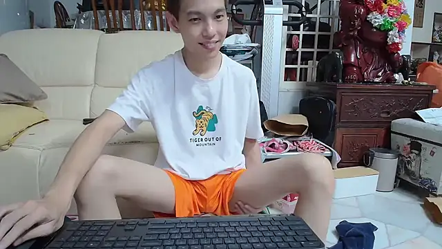 Snapshot of andrewooi chatting on 01-22-25, 03:29 andrewooi online show from 01-22-25, 03:29