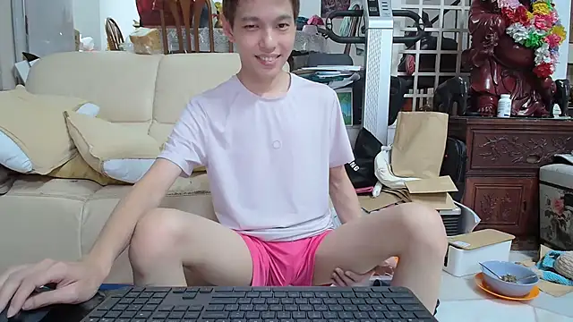 Snapshot of andrewooi chatting on 02-08-25, 11:44 andrewooi online show from 02-08-25, 11:44