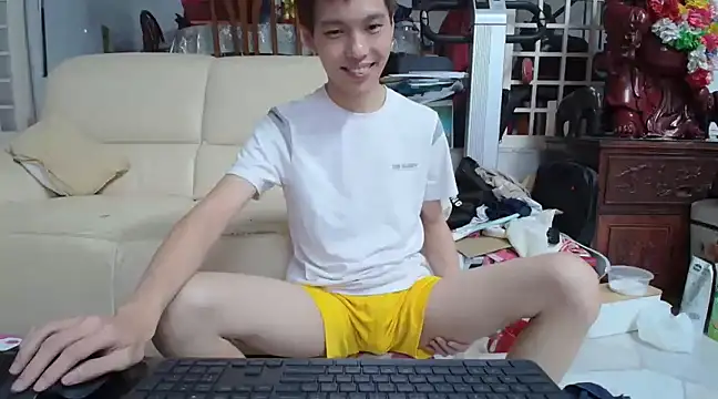 Snapshot of andrewooi chatting on 02-17-25, 04:15 andrewooi online show from 02-17-25, 04:15