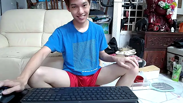 Snapshot of andrewooi chatting on 03-05-25, 09:04 andrewooi online show from 03-05-25, 09:04