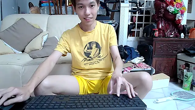 Snapshot of andrewooi chatting on 03-10-25, 01:32 andrewooi online show from 03-10-25, 01:32