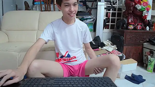 Snapshot of andrewooi chatting on 03-12-25, 06:44 andrewooi online show from 03-12-25, 06:44