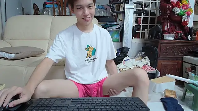 Snapshot of andrewooi chatting on 03-20-25, 05:47 andrewooi online show from 03-20-25, 05:47