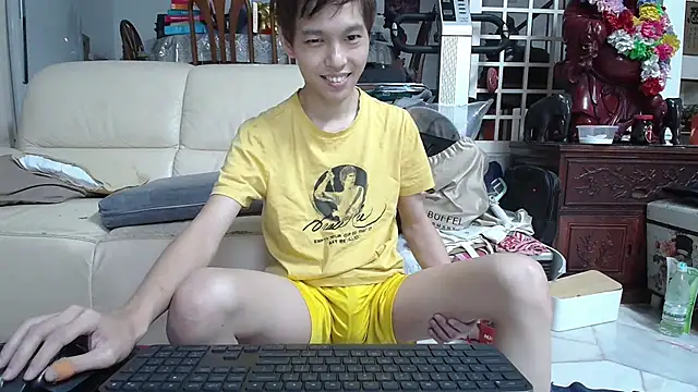 Snapshot of andrewooi chatting on 03-23-25, 05:54 andrewooi online show from 03-23-25, 05:54