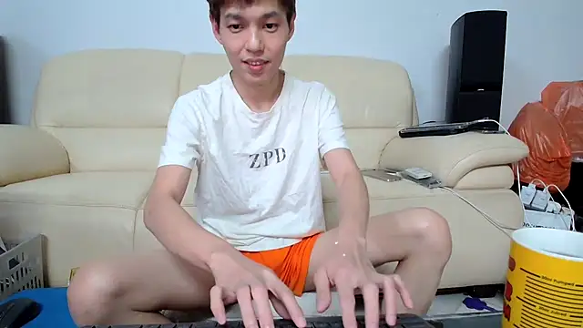 Snapshot of andrewooi chatting on 10-12-25, 10:47 andrewooi online show from 10-12-25, 10:47