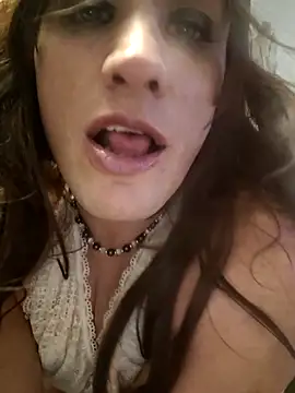 Snapshot of MaddyC6992 chatting on 10-14-25, 05:19 MaddyC6992 online show from 10-14-25, 05:19