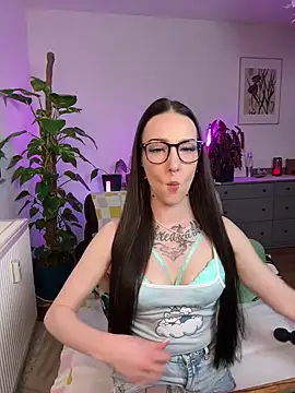 Trixie-Tainted online show from 03-12-25, 10:59