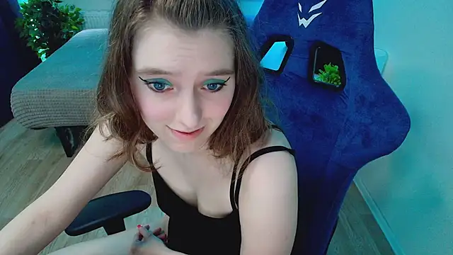 Snapshot of CranberryHot chatting on 06-17-26, 03:46 CranberryHot online show from 06-17-26, 03:46
