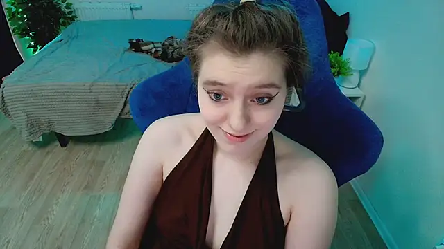 Snapshot of CranberryHot chatting on 07-17-26, 11:39 CranberryHot online show from 07-17-26, 11:39