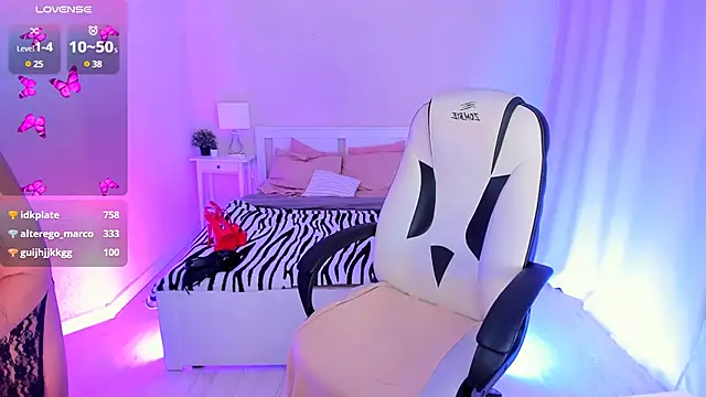 HelenaRegal online show from 01-19-25, 04:57