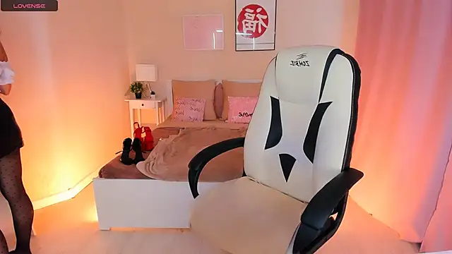 HelenaRegal online show from 09-14-25, 01:54