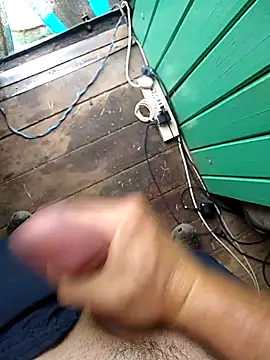 Snapshot of Alvaro2017 chatting on 02-25-25, 01:39 Alvaro2017 online show from 02-25-25, 01:39