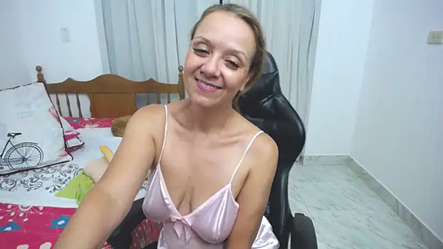 Snapshot of yeslluisa chatting on 03-01-25, 12:28 yeslluisa online show from 03-01-25, 12:28