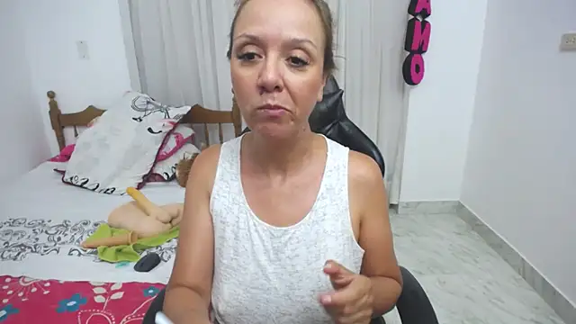 Snapshot of yeslluisa chatting on 03-02-25, 10:05 yeslluisa online show from 03-02-25, 10:05