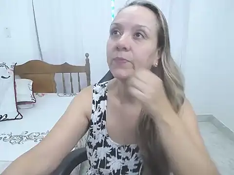 Snapshot of yeslluisa chatting on 10-11-25, 05:55 yeslluisa online show from 10-11-25, 05:55