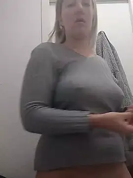 Snapshot of Mllesha74000 chatting on 12-04-24, 12:14 Mllesha74000 online show from 12-04-24, 12:14