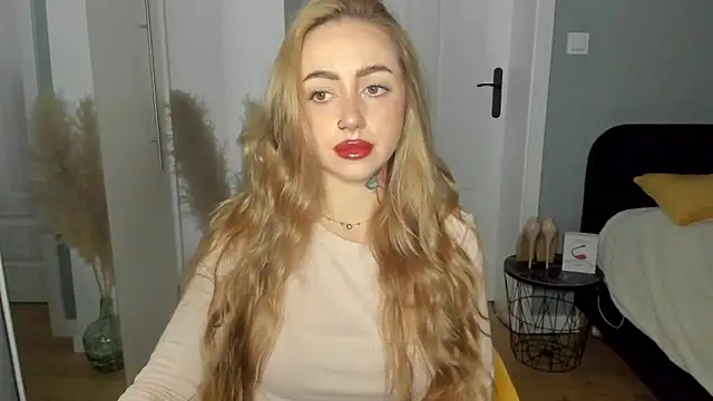 Snapshot of sexyCoralie chatting on 05-07-26, 06:30 sexyCoralie online show from 05-07-26, 06:30