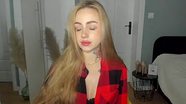 Snapshot of sexyCoralie chatting on 05-15-26, 06:53 sexyCoralie online show from 05-15-26, 06:53