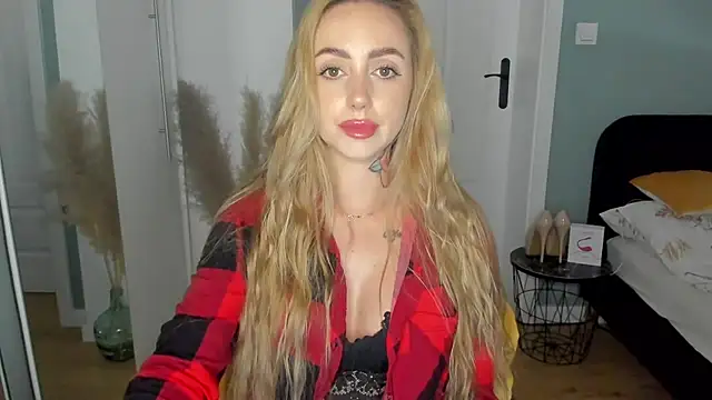 Snapshot of sexyCoralie chatting on 05-30-26, 01:30 sexyCoralie online show from 05-30-26, 01:30