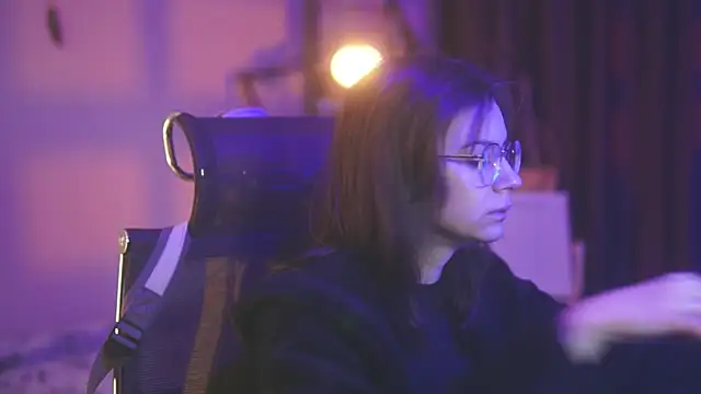 alyssa sweet online show from 12-16-25, 06:07