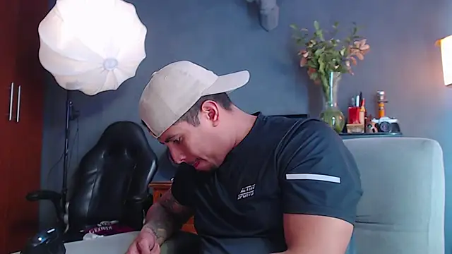 geirge teacherxx online show from 11-24-25, 06:40