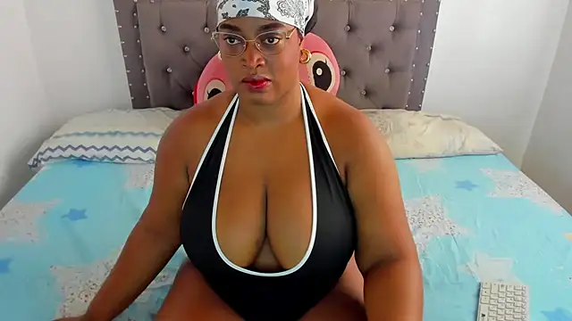 Snapshot of NinaGrey_ chatting on 06-17-26, 10:10 NinaGrey online show from 06-17-26, 10:10