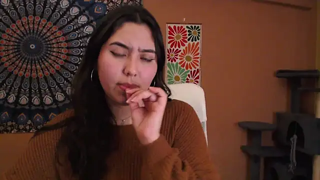 Snapshot of IntimateTales chatting on 12-20-24, 10:43 IntimateTales online show from 12-20-24, 10:43