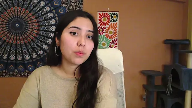 Snapshot of IntimateTales chatting on 01-07-25, 03:54 IntimateTales online show from 01-07-25, 03:54