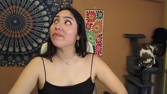 Snapshot of IntimateTales chatting on 01-24-25, 06:56 IntimateTales online show from 01-24-25, 06:56