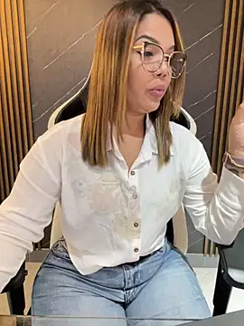 Snapshot of KellyBrooklyn_ chatting on 12-22-25, 05:10 KellyBrooklyn online show from 12-22-25, 05:10