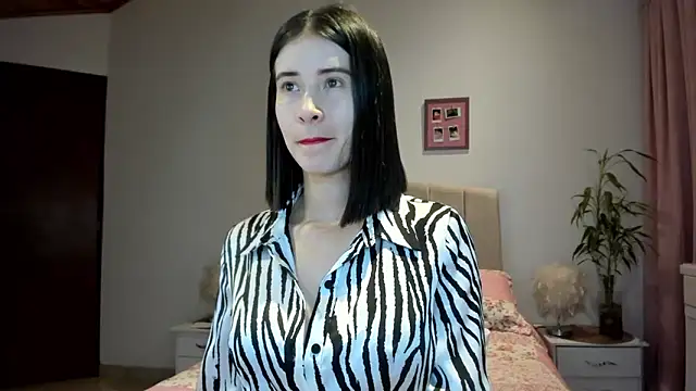 Snapshot of macarena_vallejo chatting on 09-25-25, 03:43 macarena vallejo online show from 09-25-25, 03:43