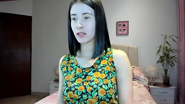 Snapshot of macarena_vallejo chatting on 10-10-25, 03:27 macarena vallejo online show from 10-10-25, 03:27