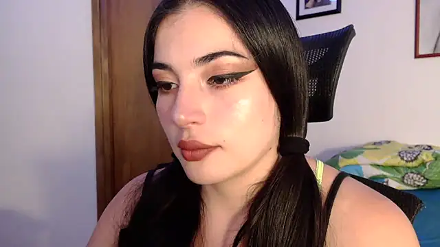 Snapshot of Honey_Aynur20 chatting on 10-17-25, 07:16 Honey Aynur20 online show from 10-17-25, 07:16