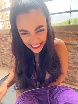 Snapshot of emma_andrew1 chatting on 12-15-25, 04:11 emma andrew1 online show from 12-15-25, 04:11