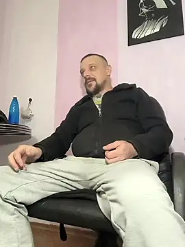 Snapshot of DanielOhCool chatting on 12-10-24, 10:38 DanielOhCool online show from 12-10-24, 10:38